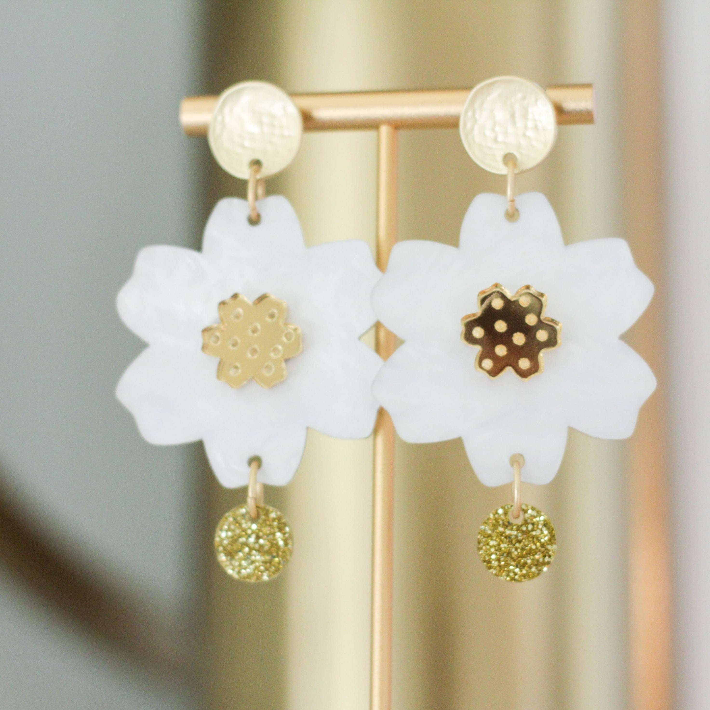 White Pearl Blossom Flower Earrings-Earrings-WMG-LouisGeorge Boutique, Women’s Fashion Boutique Located in Trussville, Alabama