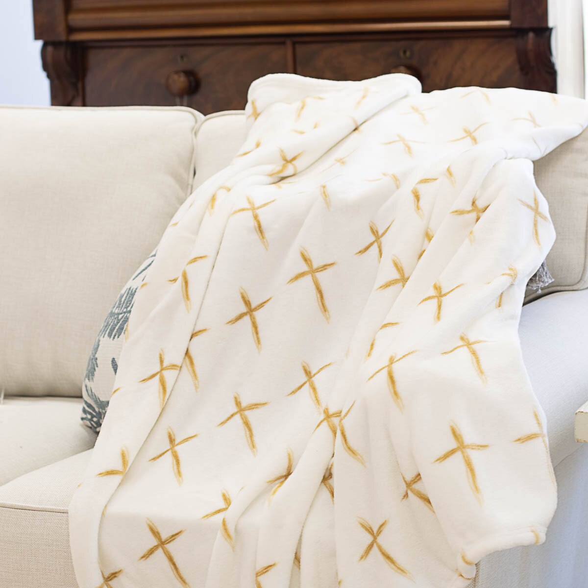 La Croix Throw - Soft White/Gold-Blanket Throw-The Royal Standard-LouisGeorge Boutique, Women’s Fashion Boutique Located in Trussville, Alabama